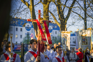 Niedziela Zmartwychwstania - Msza rezurekcyjna z procesją 20,04,2025 g. 6.00